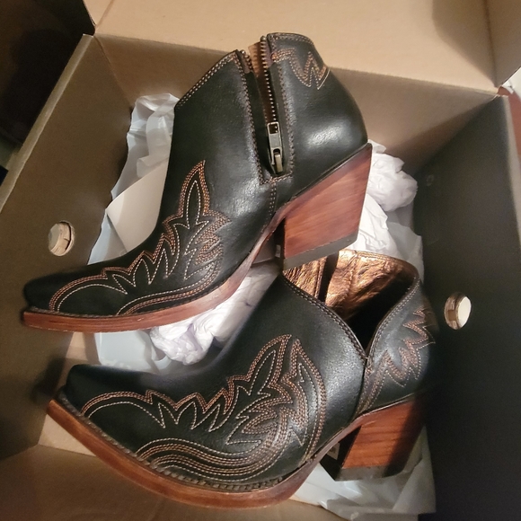 Ariat Shoes - Ariat Woman's Western Jolene Boot